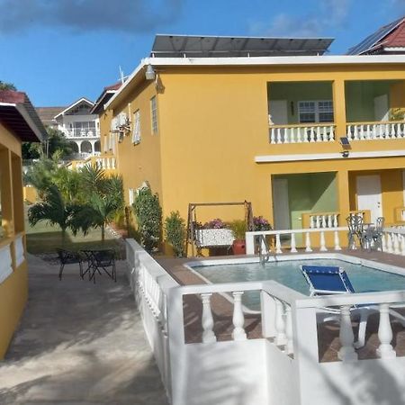 Modrians Bed & Breakfast Runaway Bay Ngoại thất bức ảnh