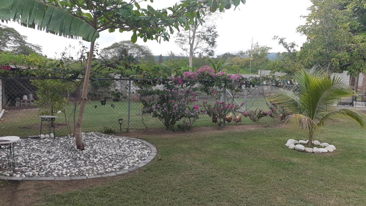 Modrians Bed & Breakfast Runaway Bay Ngoại thất bức ảnh