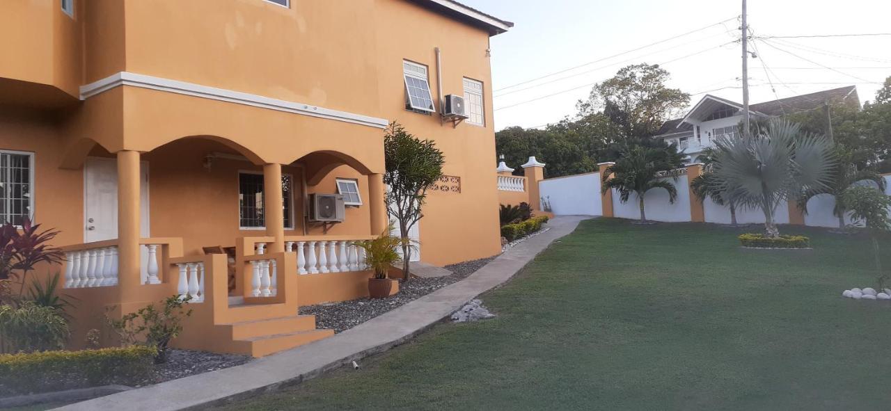 Modrians Bed & Breakfast Runaway Bay Ngoại thất bức ảnh