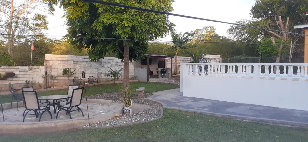 Modrians Bed & Breakfast Runaway Bay Ngoại thất bức ảnh
