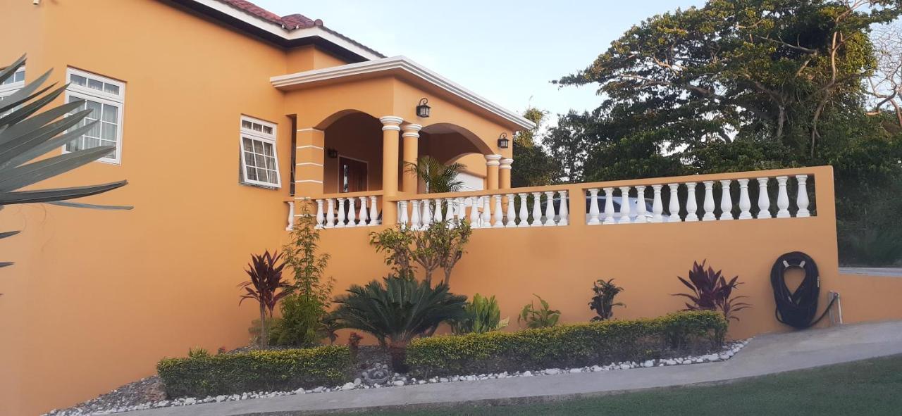 Modrians Bed & Breakfast Runaway Bay Ngoại thất bức ảnh