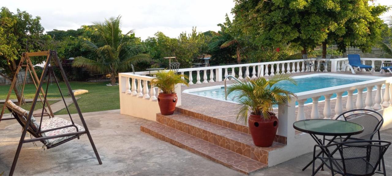Modrians Bed & Breakfast Runaway Bay Ngoại thất bức ảnh