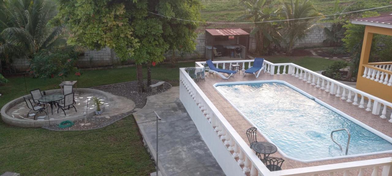 Modrians Bed & Breakfast Runaway Bay Ngoại thất bức ảnh