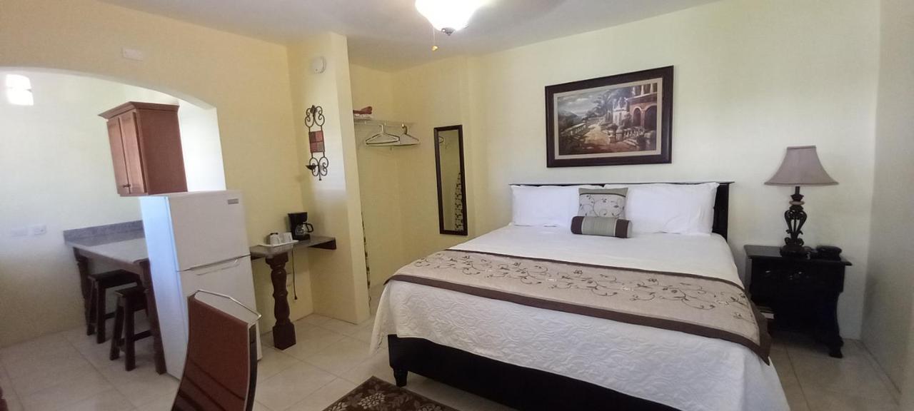 Modrians Bed & Breakfast Runaway Bay Ngoại thất bức ảnh