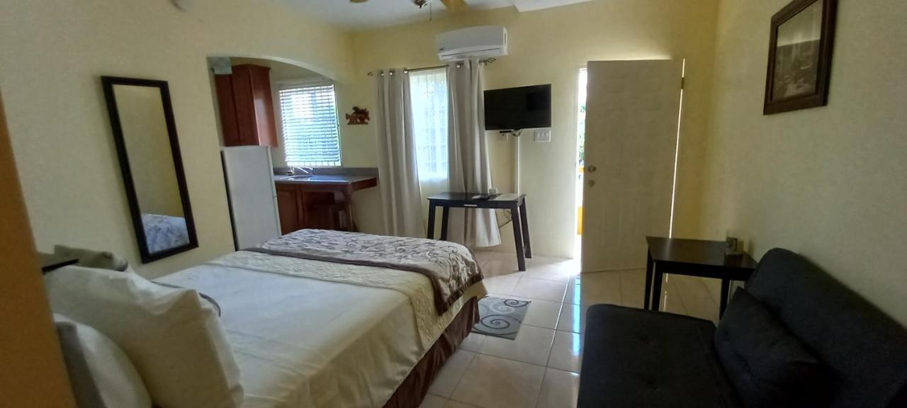 Modrians Bed & Breakfast Runaway Bay Ngoại thất bức ảnh