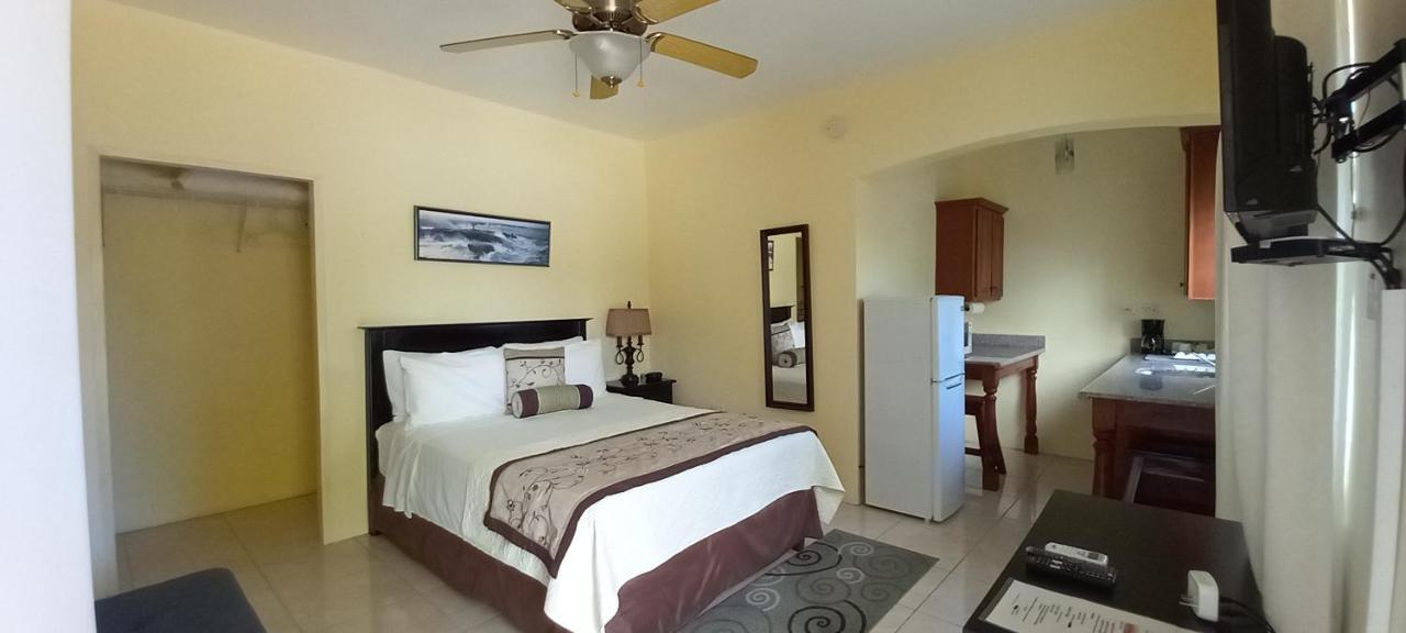 Modrians Bed & Breakfast Runaway Bay Ngoại thất bức ảnh