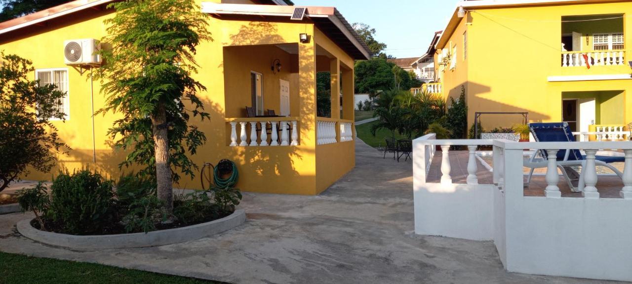 Modrians Bed & Breakfast Runaway Bay Ngoại thất bức ảnh