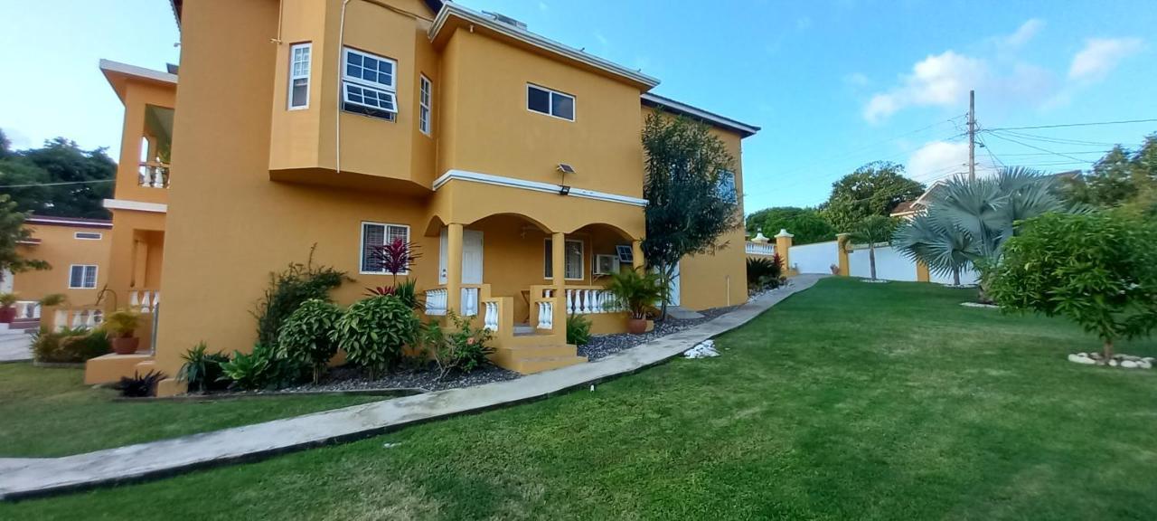 Modrians Bed & Breakfast Runaway Bay Ngoại thất bức ảnh
