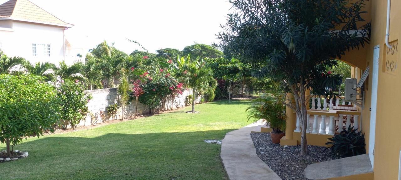 Modrians Bed & Breakfast Runaway Bay Ngoại thất bức ảnh