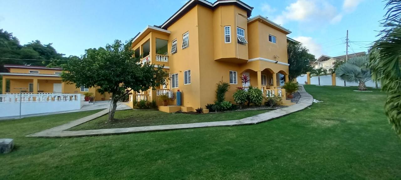 Modrians Bed & Breakfast Runaway Bay Ngoại thất bức ảnh