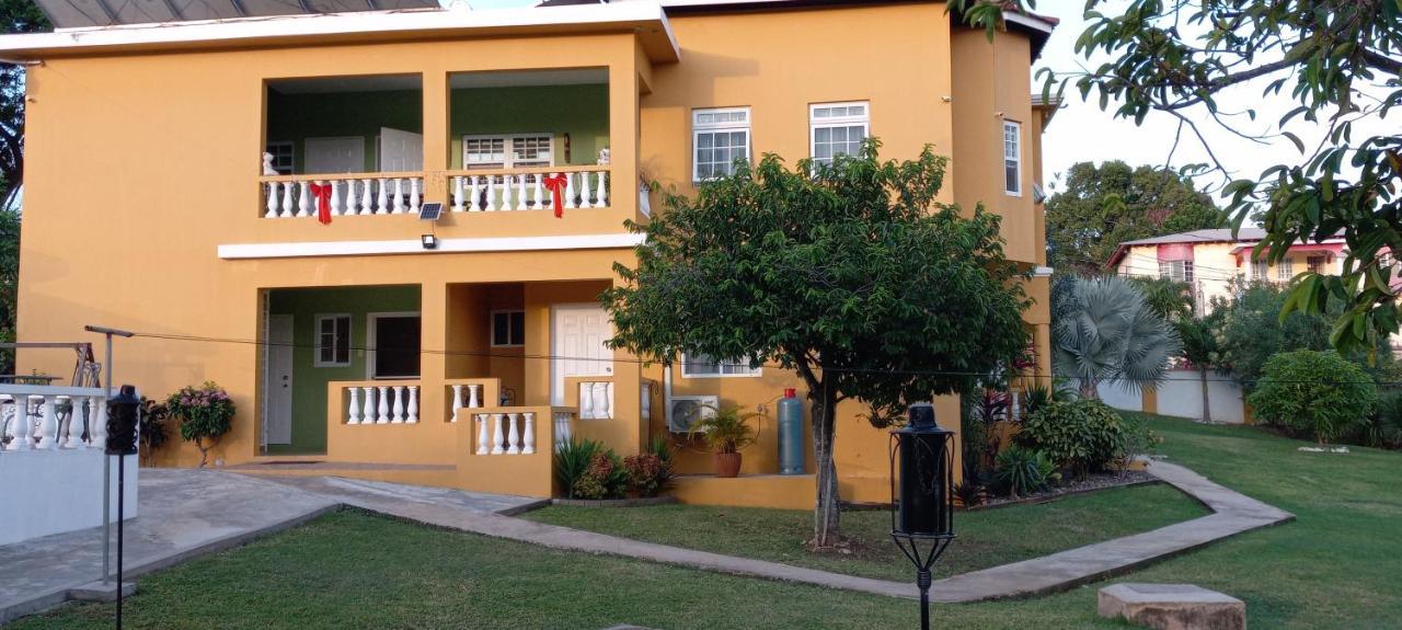 Modrians Bed & Breakfast Runaway Bay Ngoại thất bức ảnh