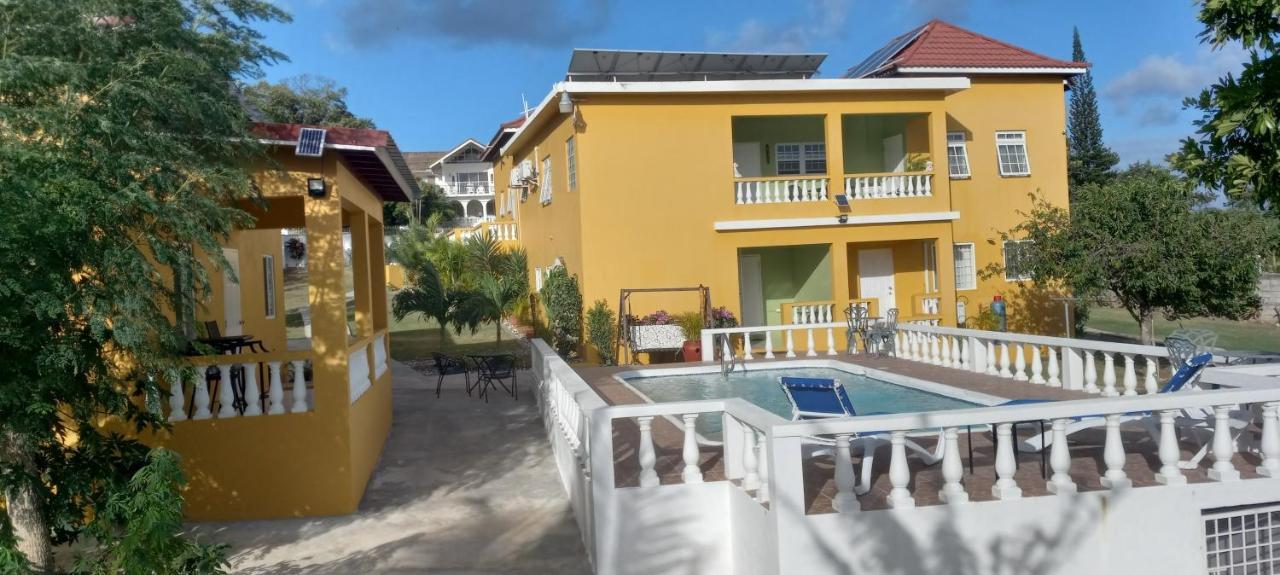 Modrians Bed & Breakfast Runaway Bay Ngoại thất bức ảnh