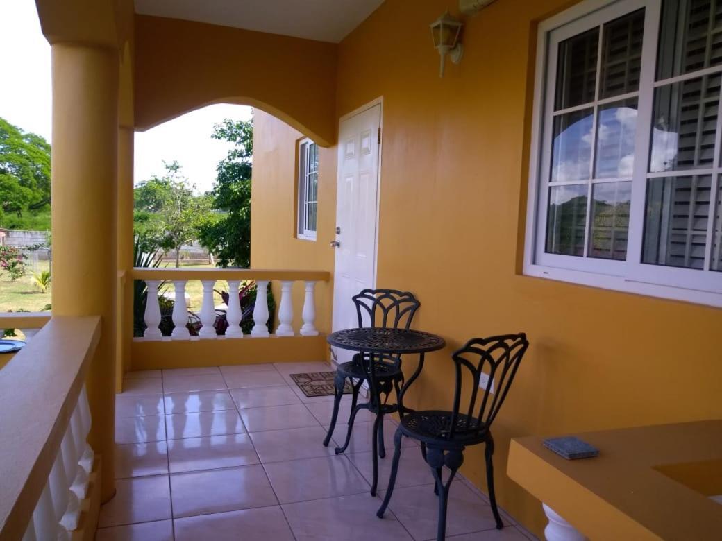 Modrians Bed & Breakfast Runaway Bay Ngoại thất bức ảnh